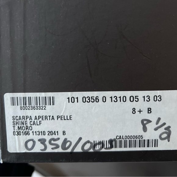 Gucci designer 3” heels, pointed toe, rich brown detailedleather, gold buckles. - Picture 3 of 11